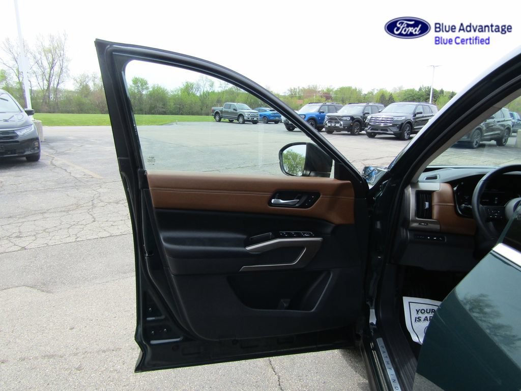 Used 2025 Nissan Pathfinder Platinum w/ Cargo Package AWD/4WD image 26