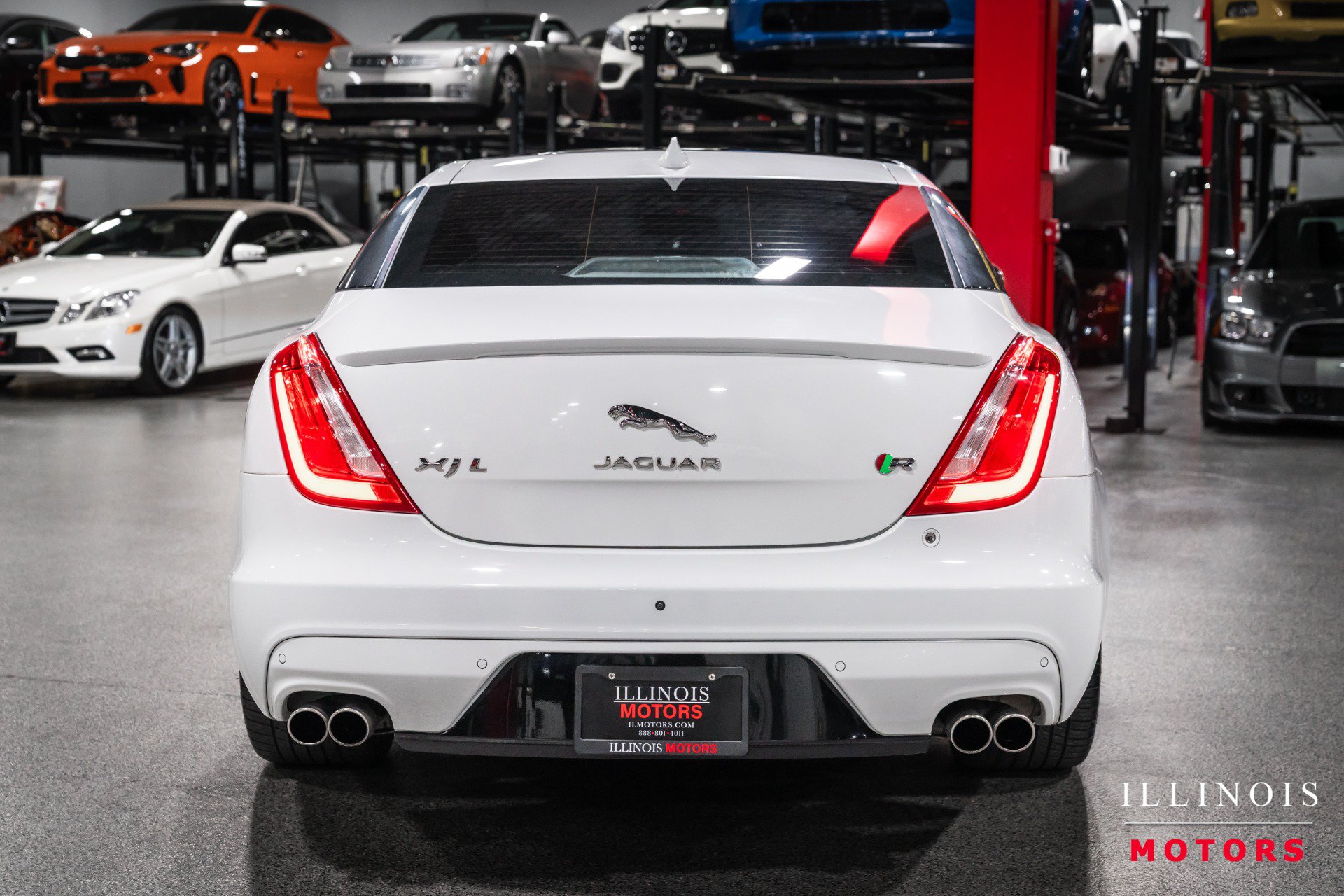 Used 2017 Jaguar XJ R RWD image 4