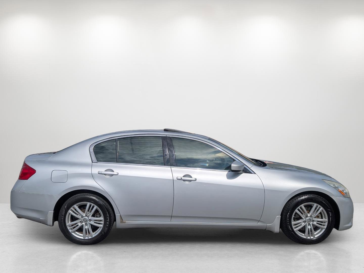 Used 2012 INFINITI G37 x w/ Premium Pkg image 4