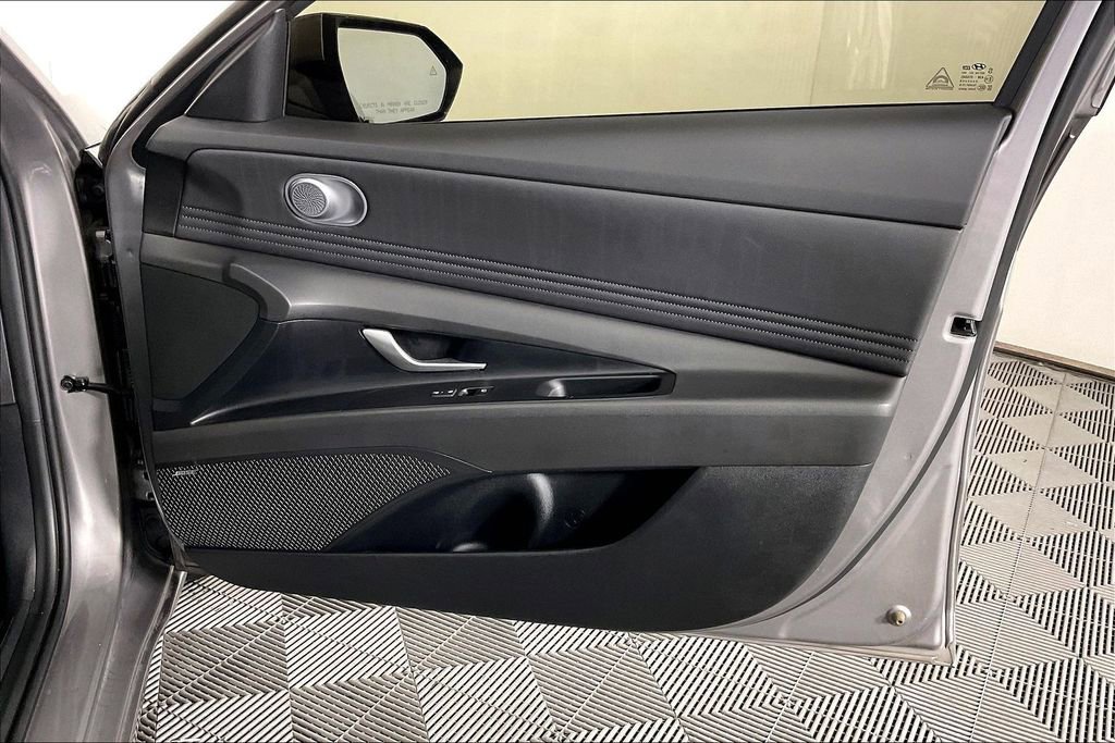 Used 2024 Hyundai Elantra Limited image 26
