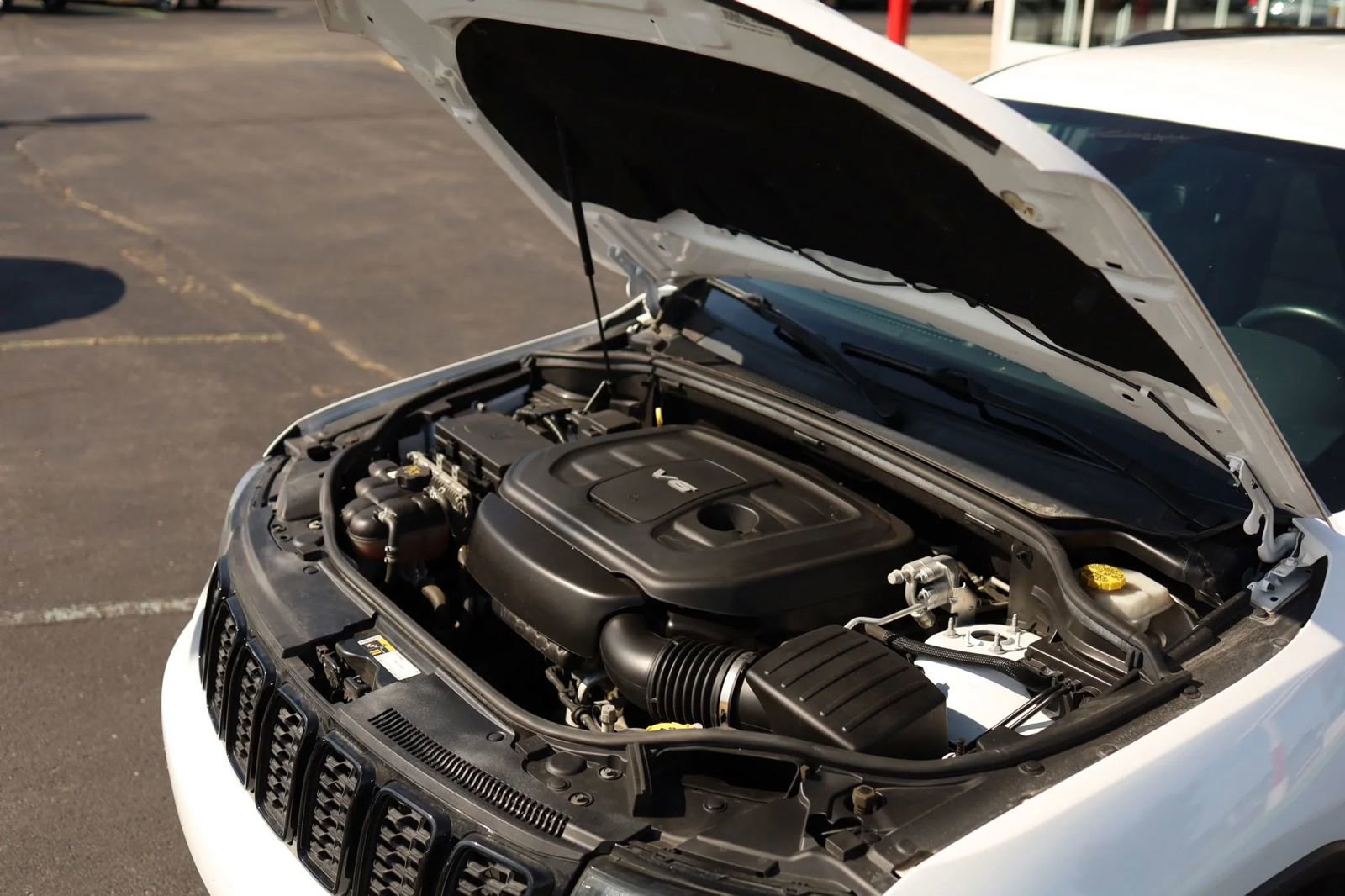 Used 2018 Jeep Grand Cherokee Laredo image 48