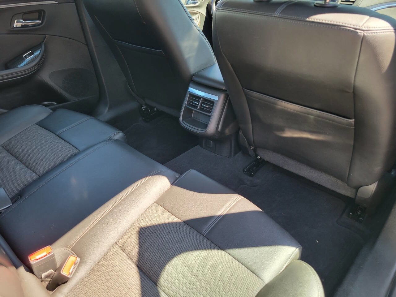 Used 2017 Chevrolet Impala LT image 30