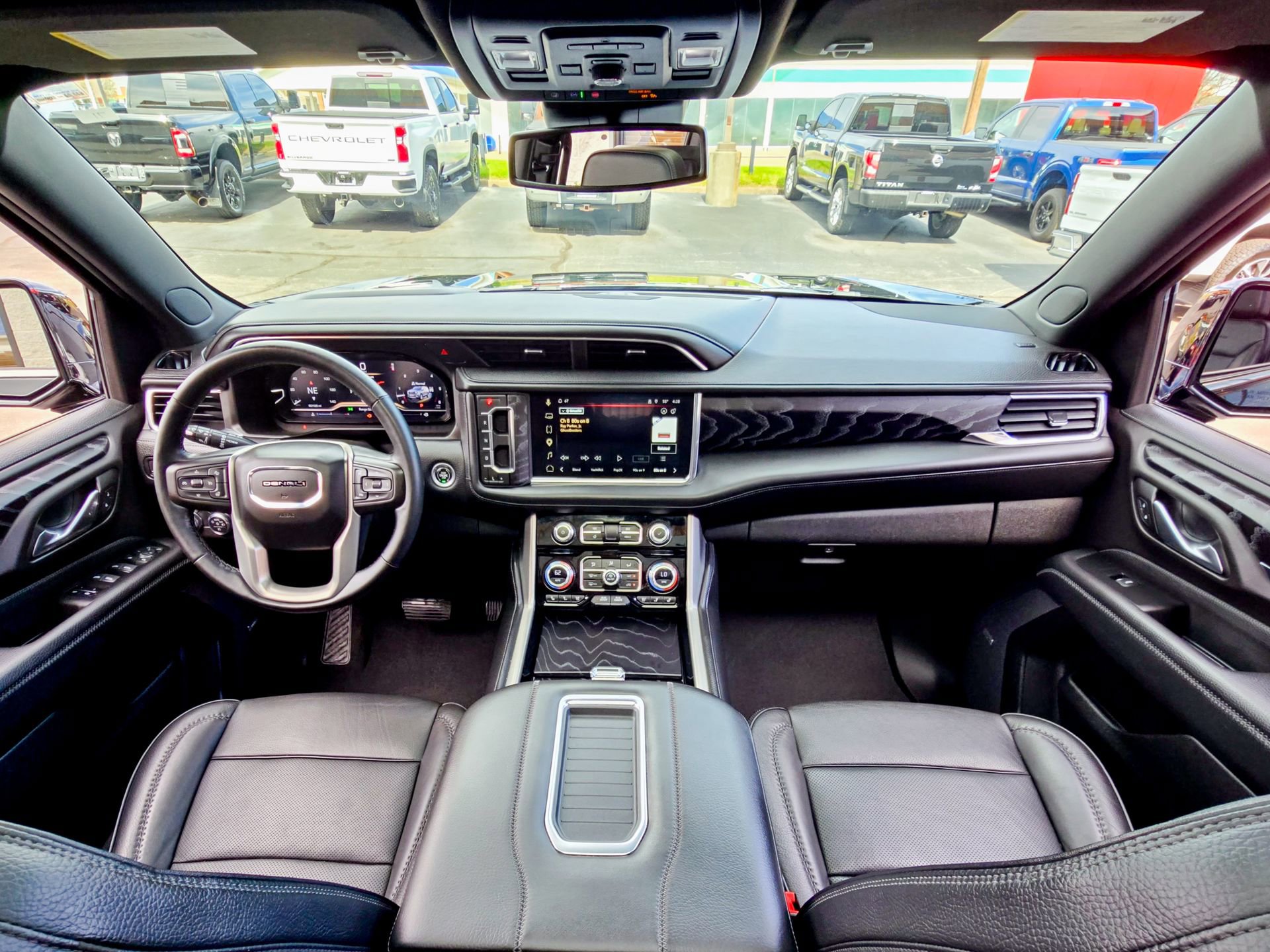 Used 2023 GMC Yukon XL Denali w/ Max Trailering Package image 2