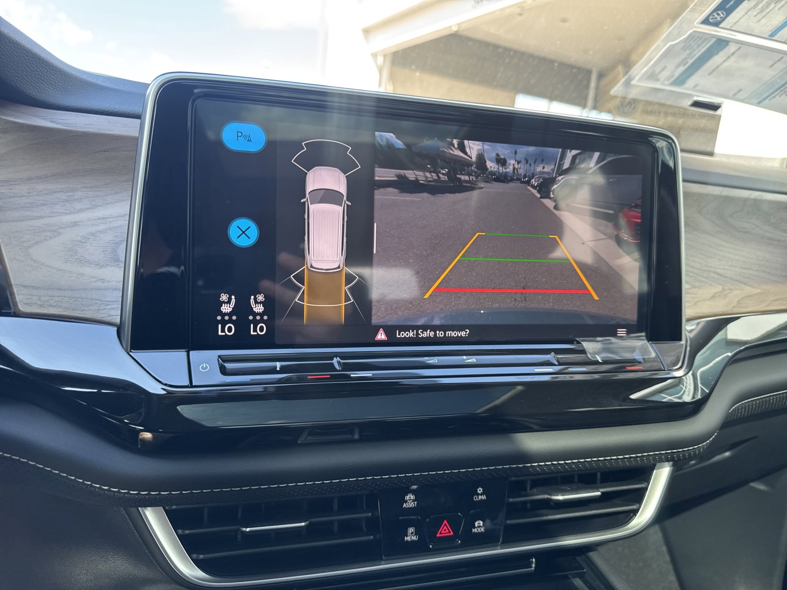 New 2026 Volkswagen Atlas SE image 27