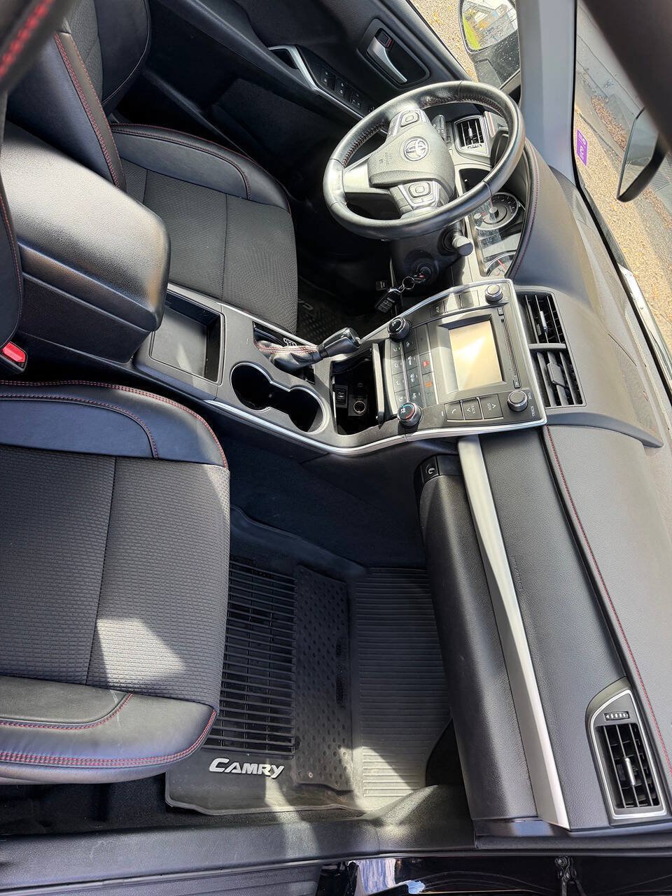 Used 2016 Toyota Camry SE w/ Moonroof Package FWD image 16