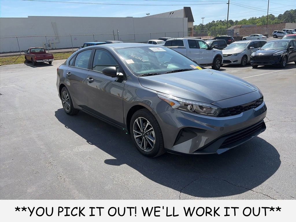 Used 2023 Kia Forte LXS image 1