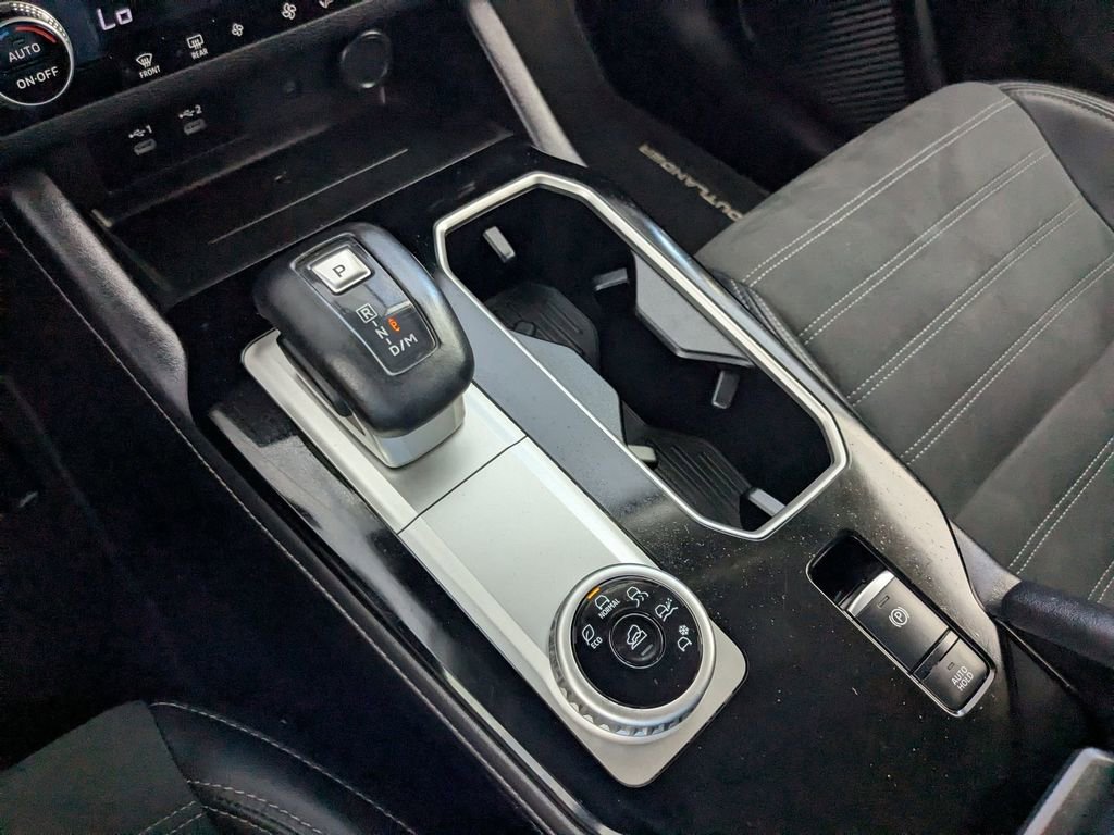 Used 2025 Mitsubishi Outlander SE image 25