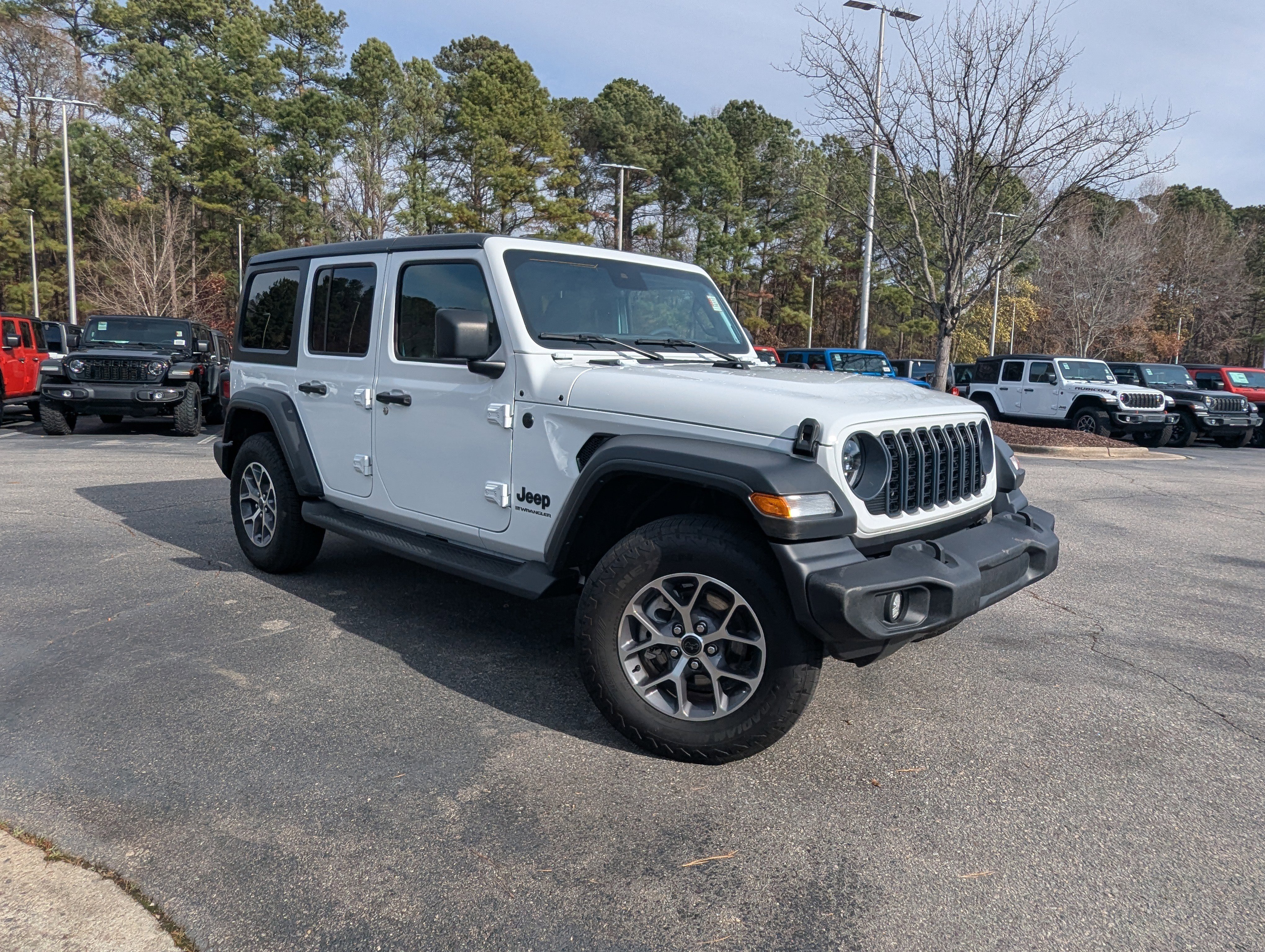 Used 2024 Jeep Wrangler Sport S image 3