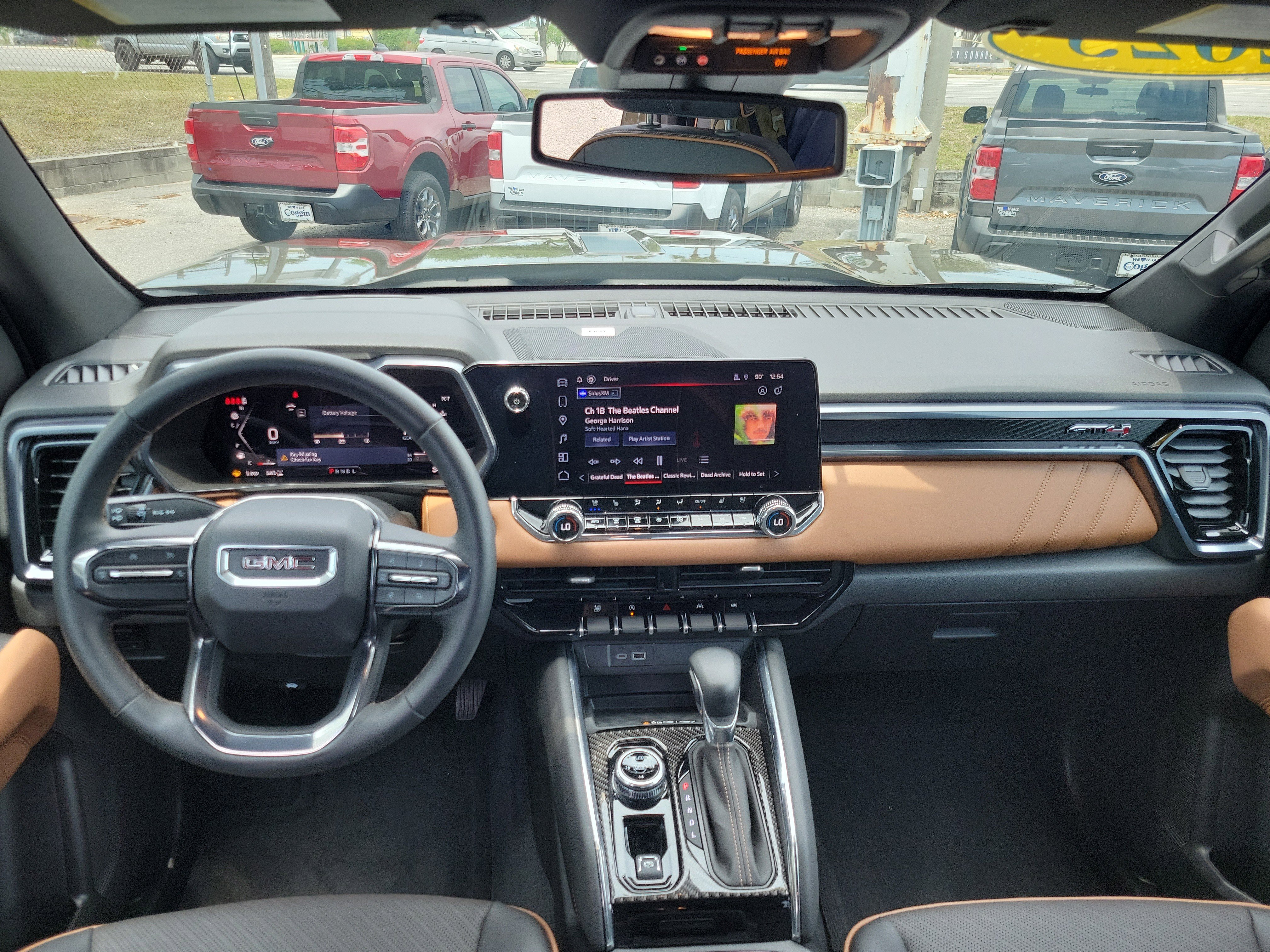 Used 2025 GMC Canyon AT4 w/ Technology Plus Package AWD/4WD image 8