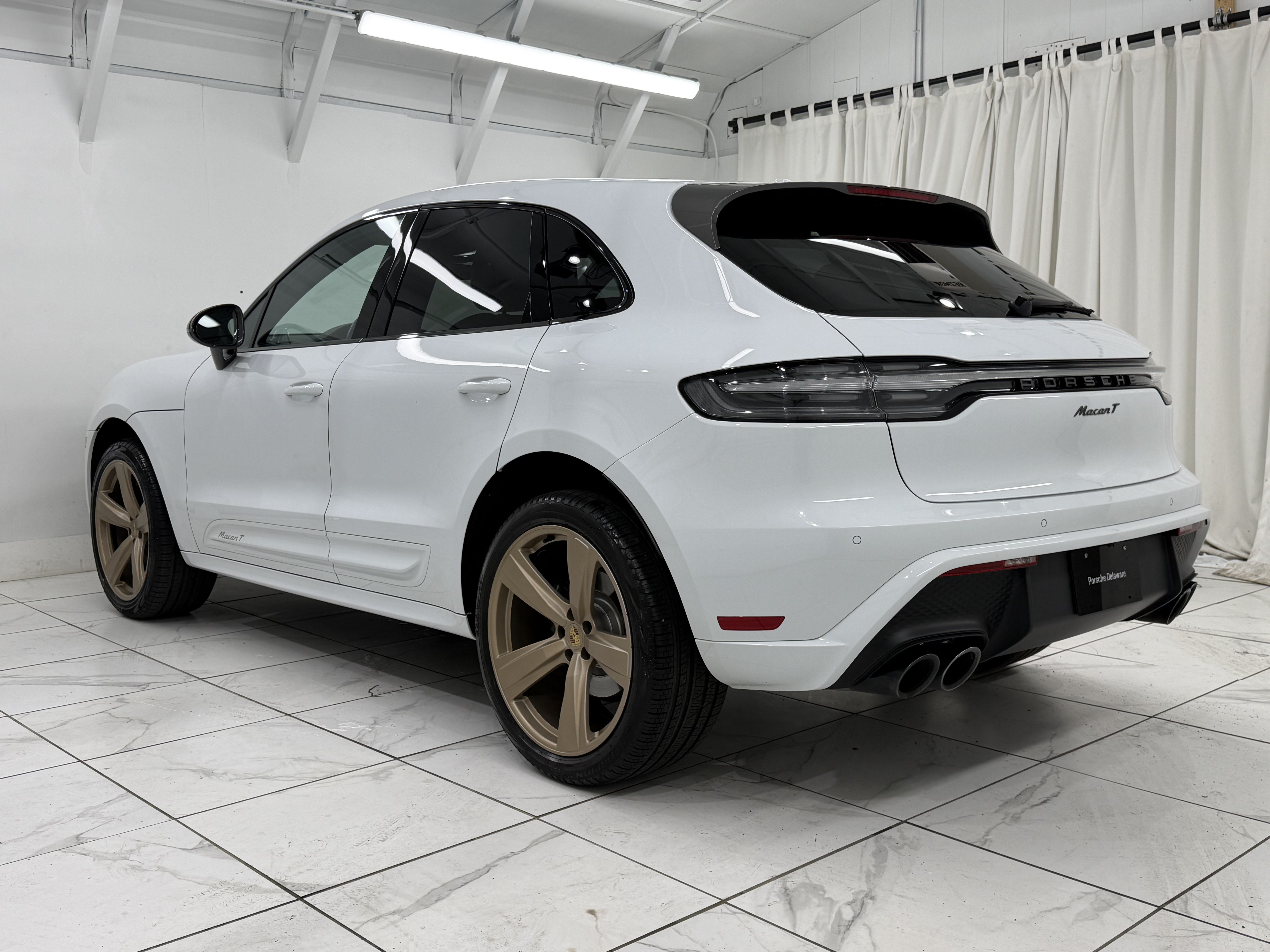Certified 2023 Porsche Macan Turbo AWD/4WD image 14