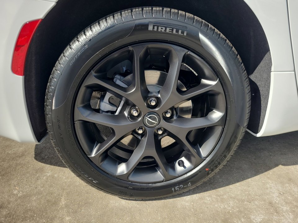New 2026 Chrysler Pacifica Select image 23