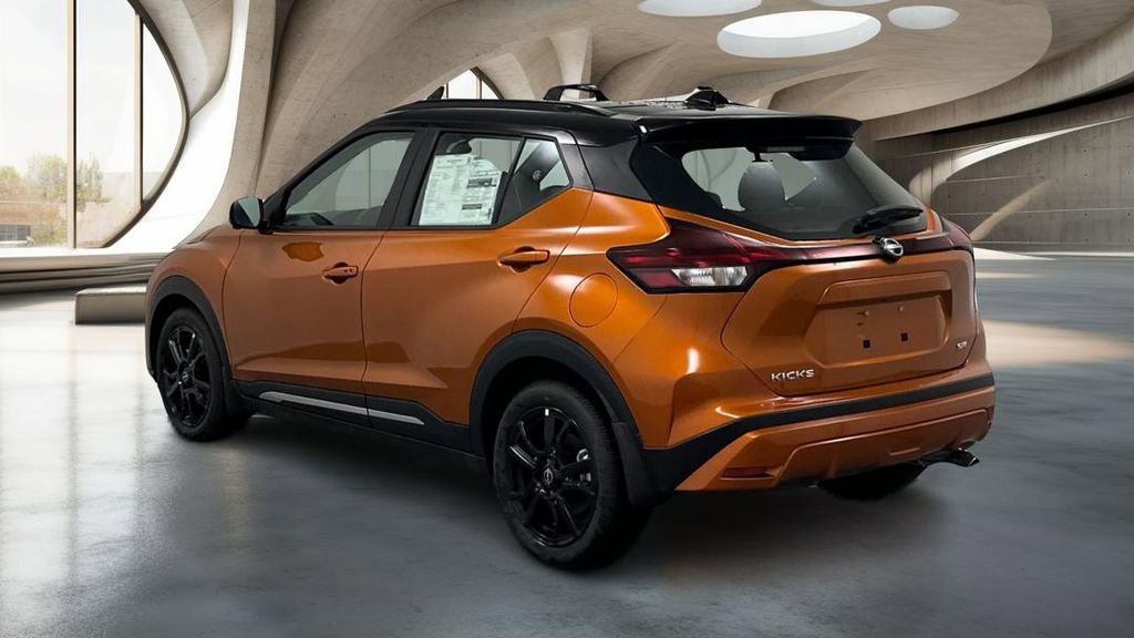 Used 2024 Nissan Kicks SR w/ SR Premium Package FWD image 7