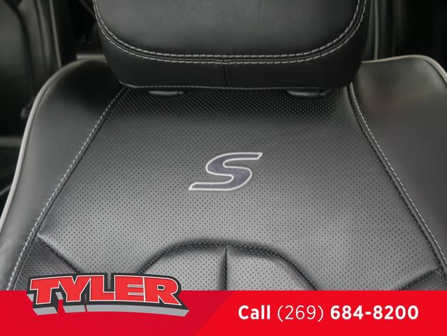 Used 2025 Chrysler Pacifica Limited FWD image 36