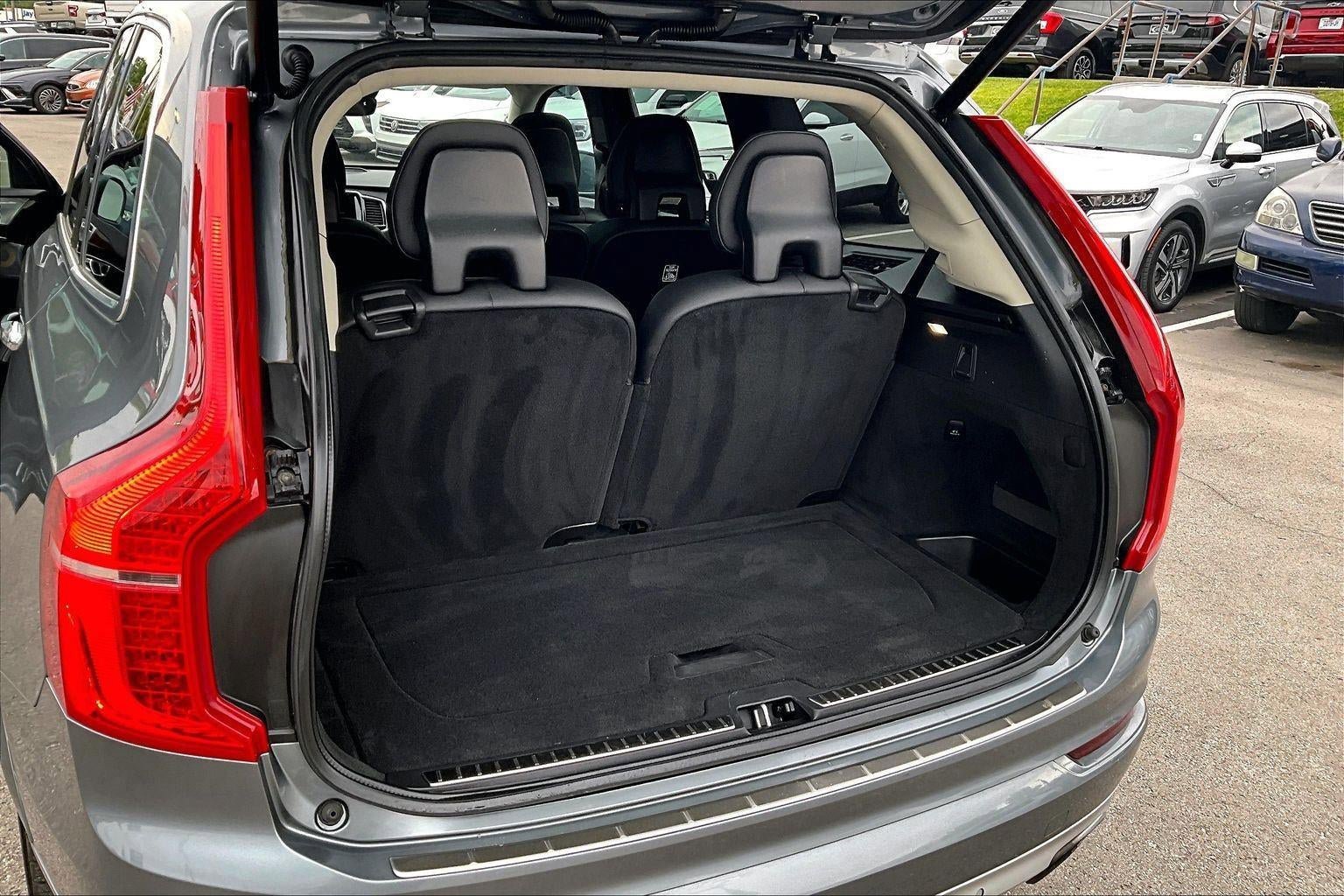 Used 2016 Volvo XC90 T6 Momentum w/ Momentum Plus Package AWD/4WD image 4