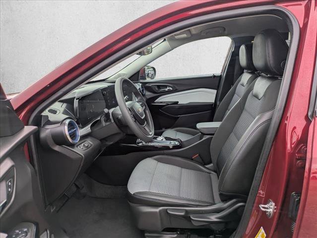 Used 2025 Chevrolet Trax LT FWD image 21