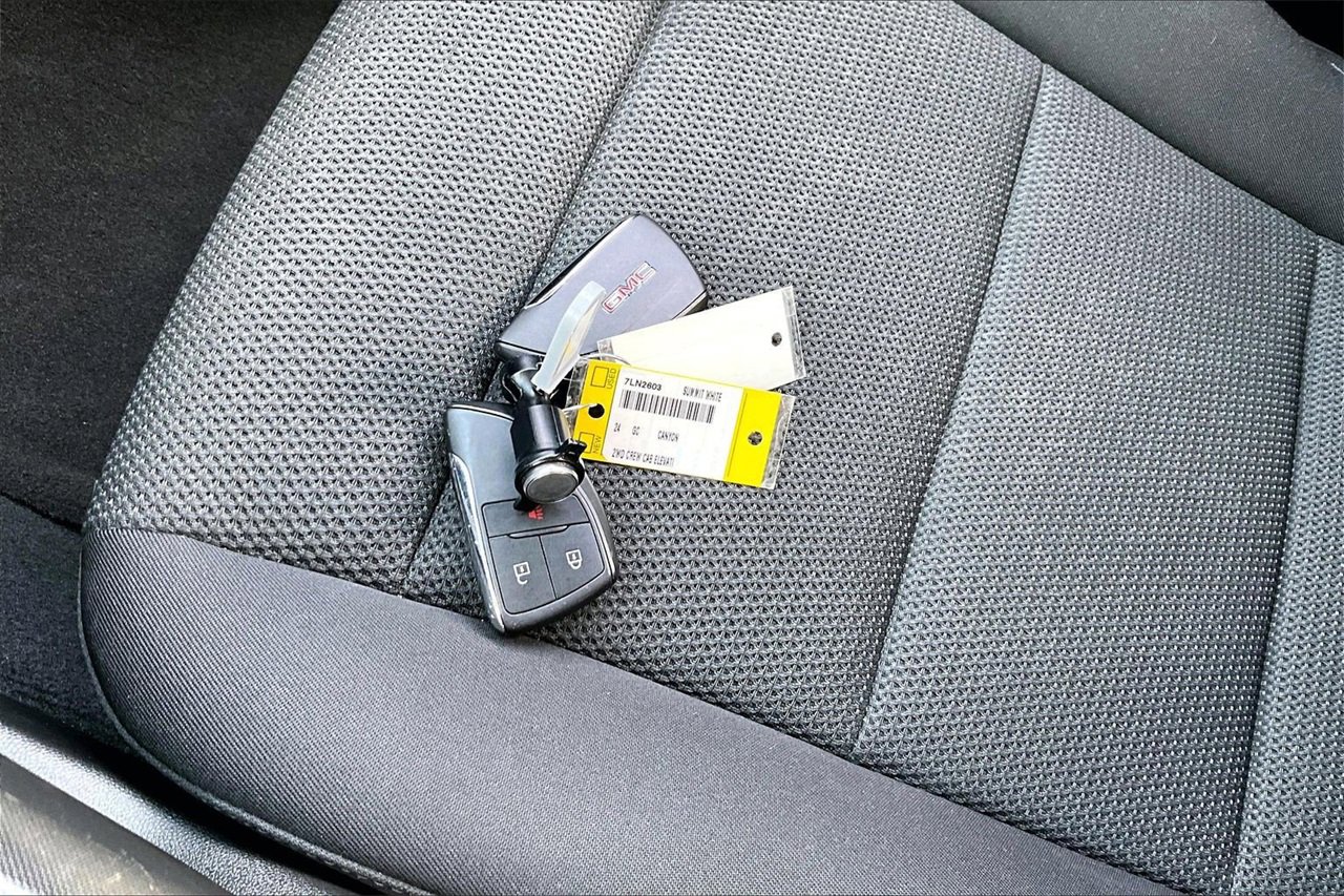 Used 2024 GMC Canyon Elevation w/ Trailering Package image 30