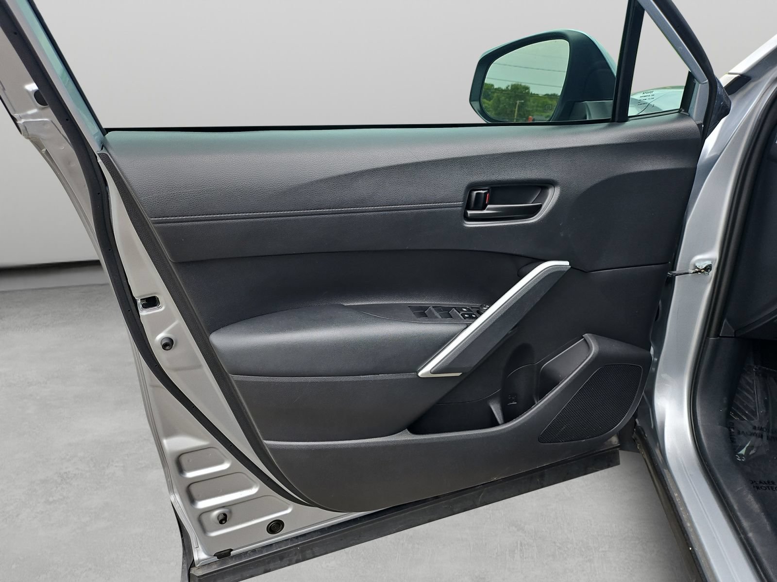 Used 2023 Toyota Corolla Cross LE w/ Moonroof Package FWD image 34