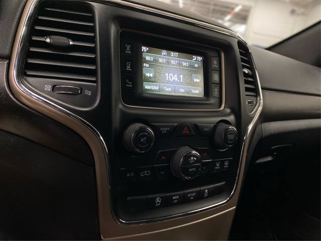 Used 2016 Jeep Grand Cherokee Laredo AWD/4WD image 30