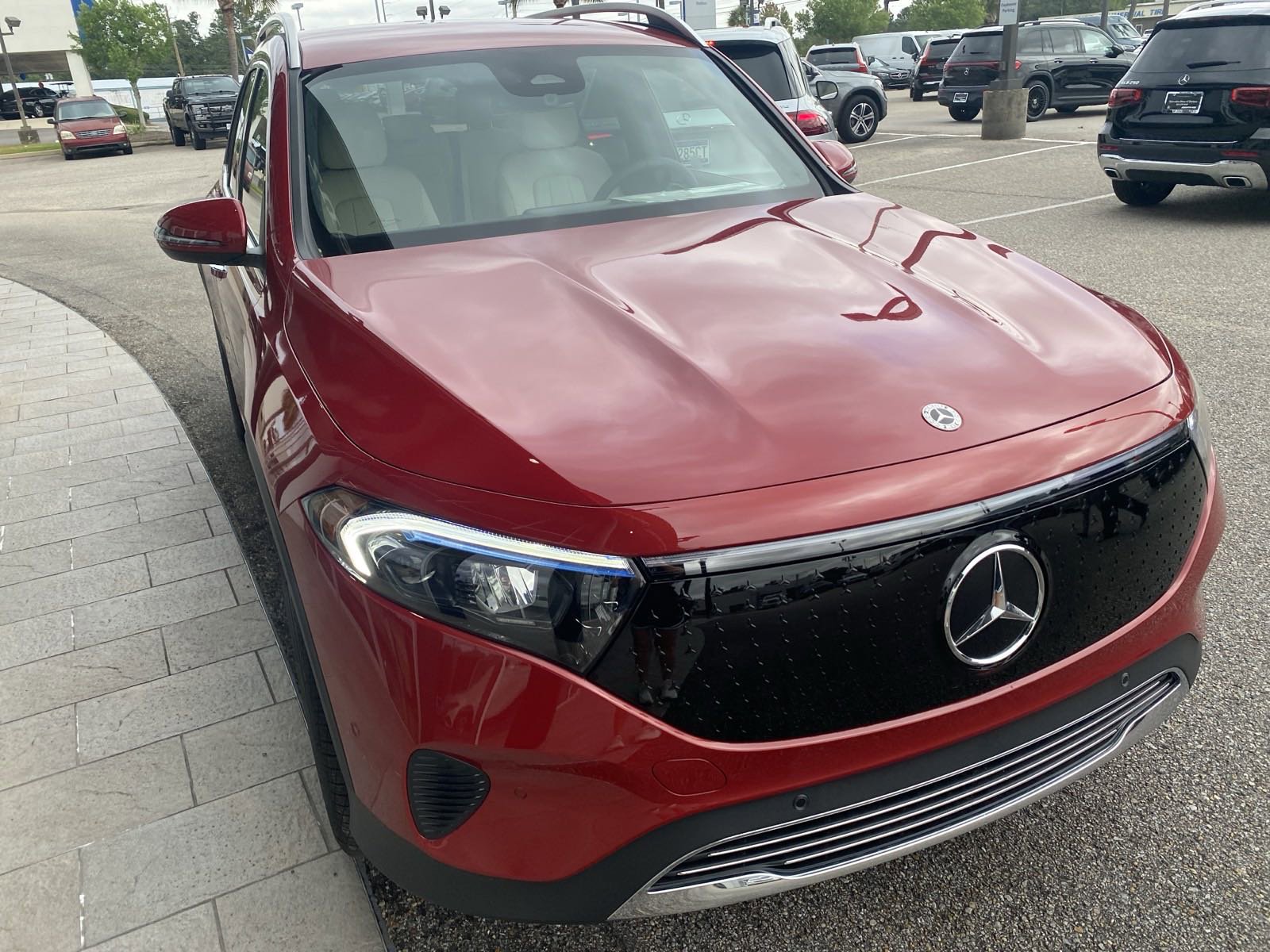 New 2024 Mercedes-Benz EQB 300 4MATIC image 5