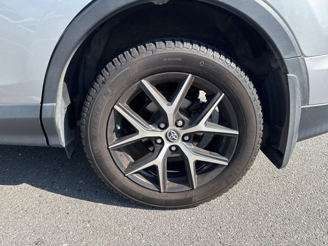 Used 2016 Toyota RAV4 SE FWD image 13
