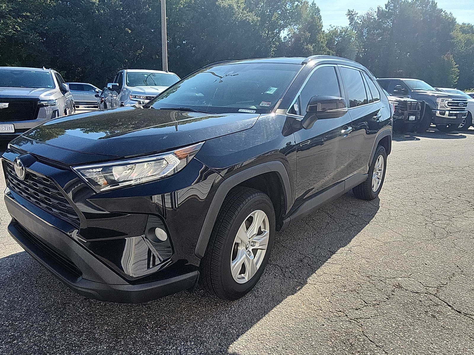 Used 2021 Toyota RAV4 XLE FWD image 1