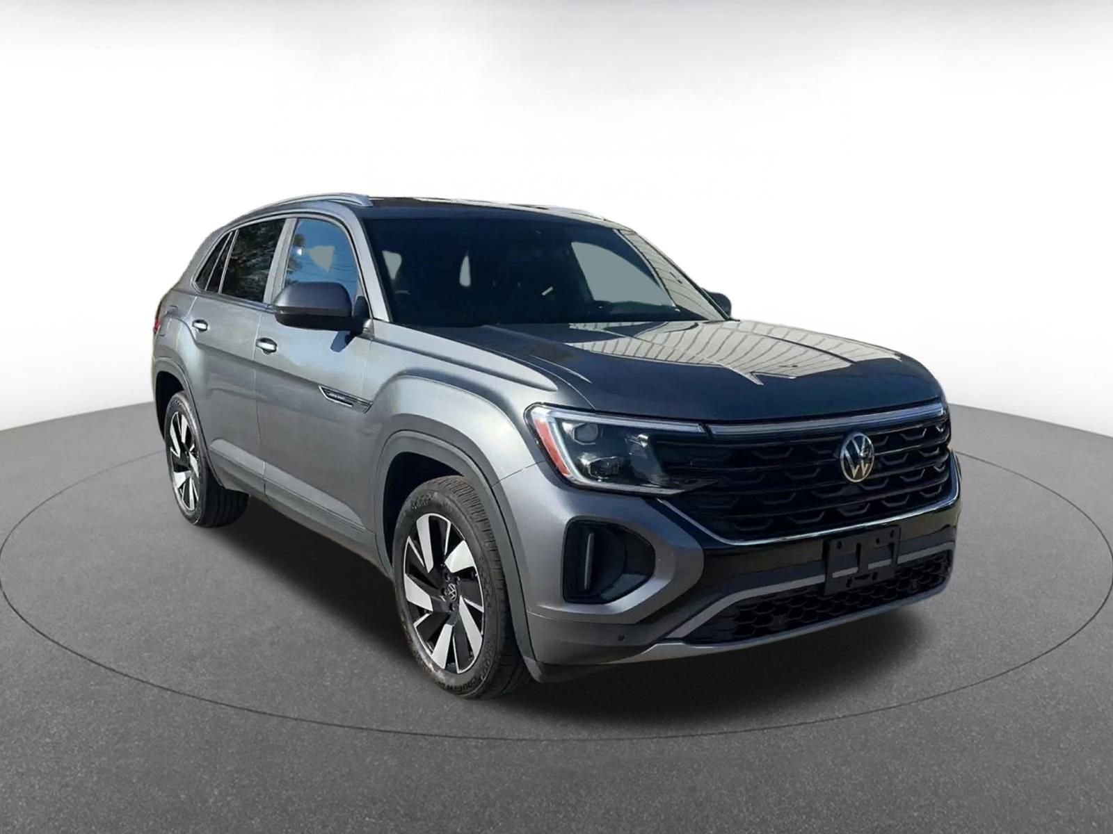 Used 2025 Volkswagen Atlas Cross Sport SE image 3