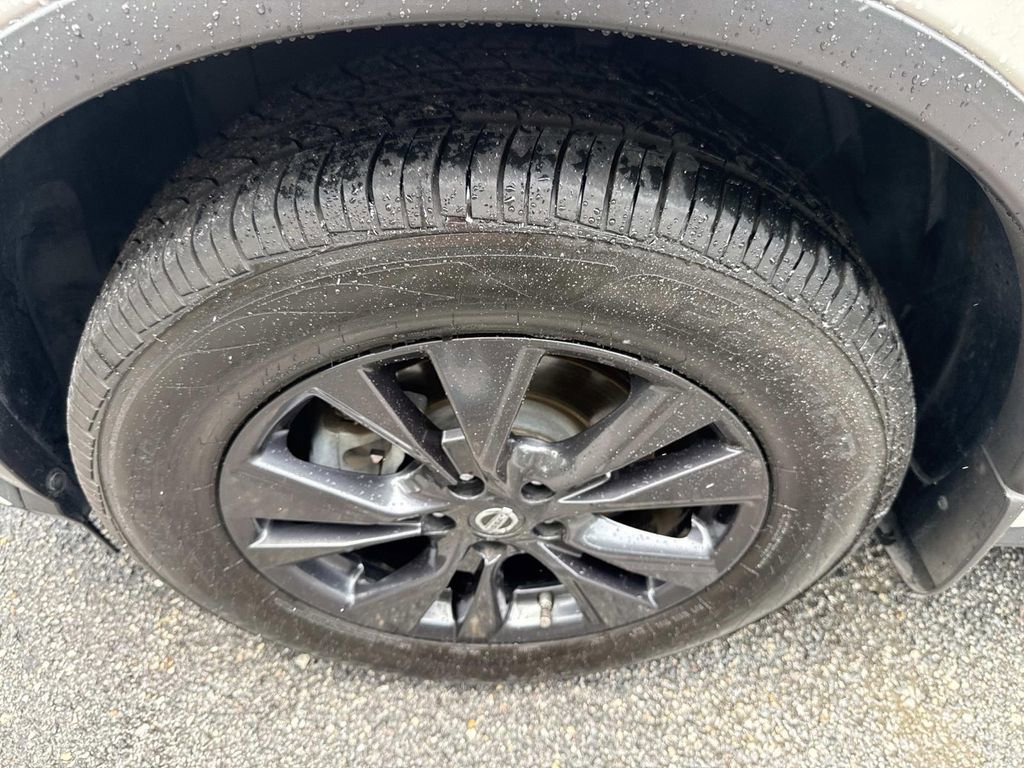 Used 2018 Nissan Murano SV w/ Premium Package FWD image 12