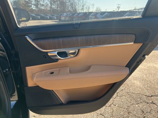 Certified 2025 Volvo V90 B6 Cross Country Ultra image 18
