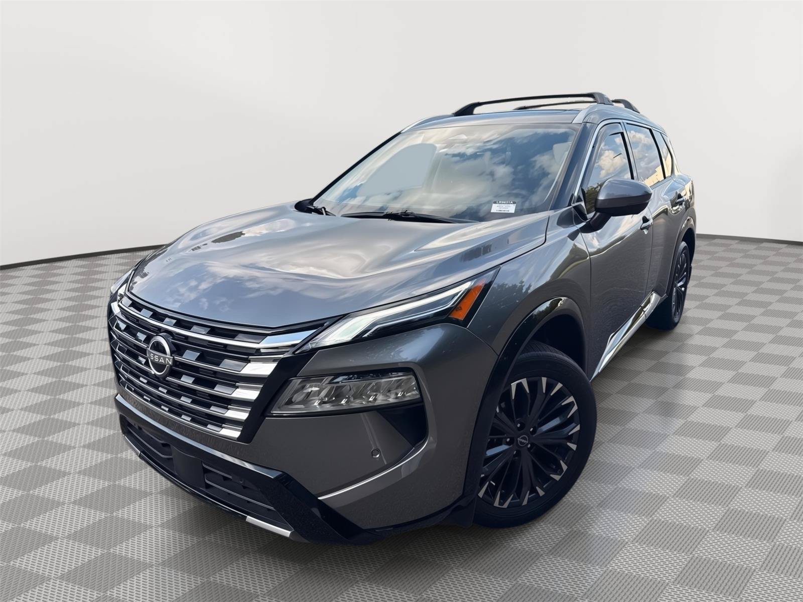 Used 2025 Nissan Rogue Platinum w/ Platinum Premium Package FWD image 2