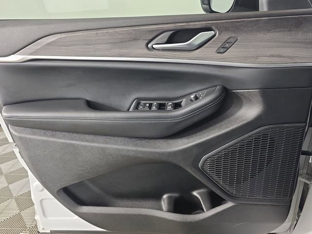 Used 2024 Jeep Grand Cherokee Limited w/ Black Appearance Package image 32