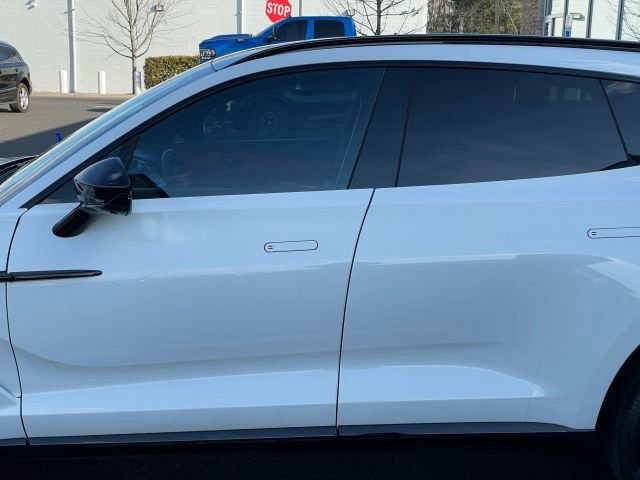 Used 2023 Aston Martin DBX image 18