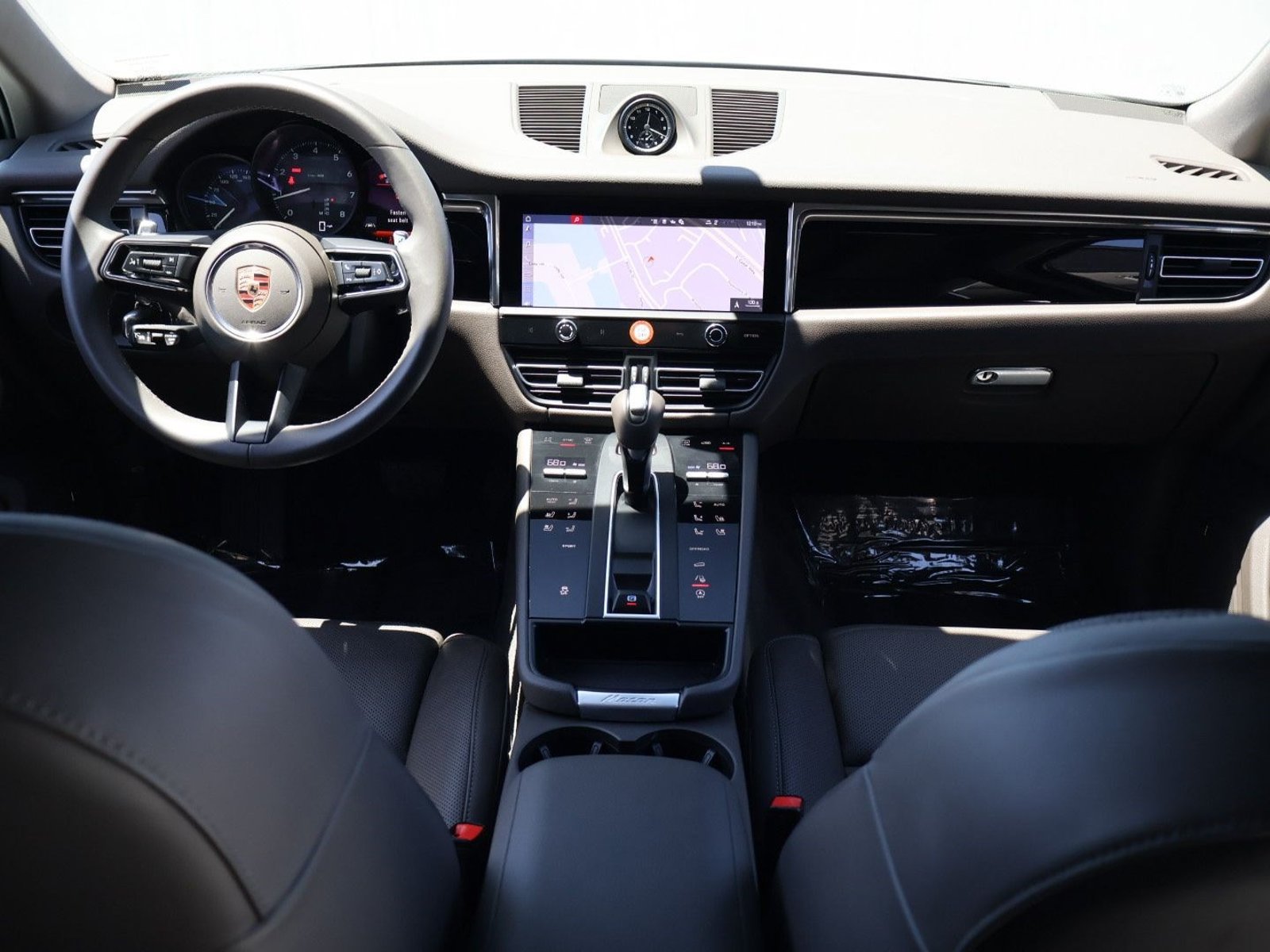Certified 2026 Porsche Macan AWD/4WD image 21
