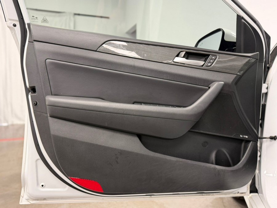 Used 2019 Hyundai Sonata Limited w/ Ultimate Package 04 FWD image 27