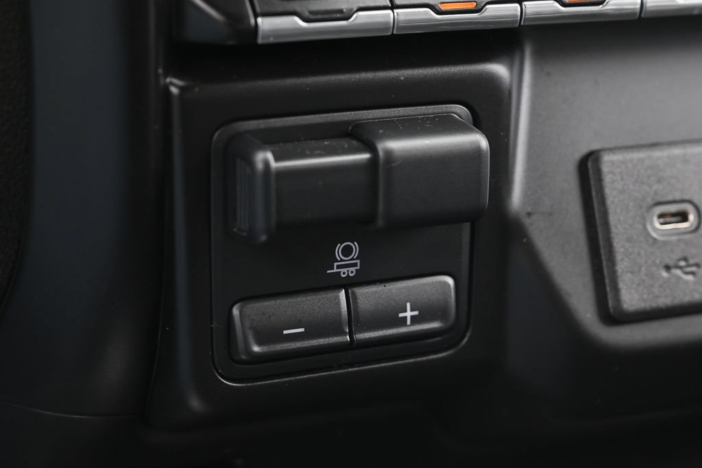 Used 2021 Chevrolet Silverado 2500 LTZ w/ LTZ Premium Package AWD/4WD image 40