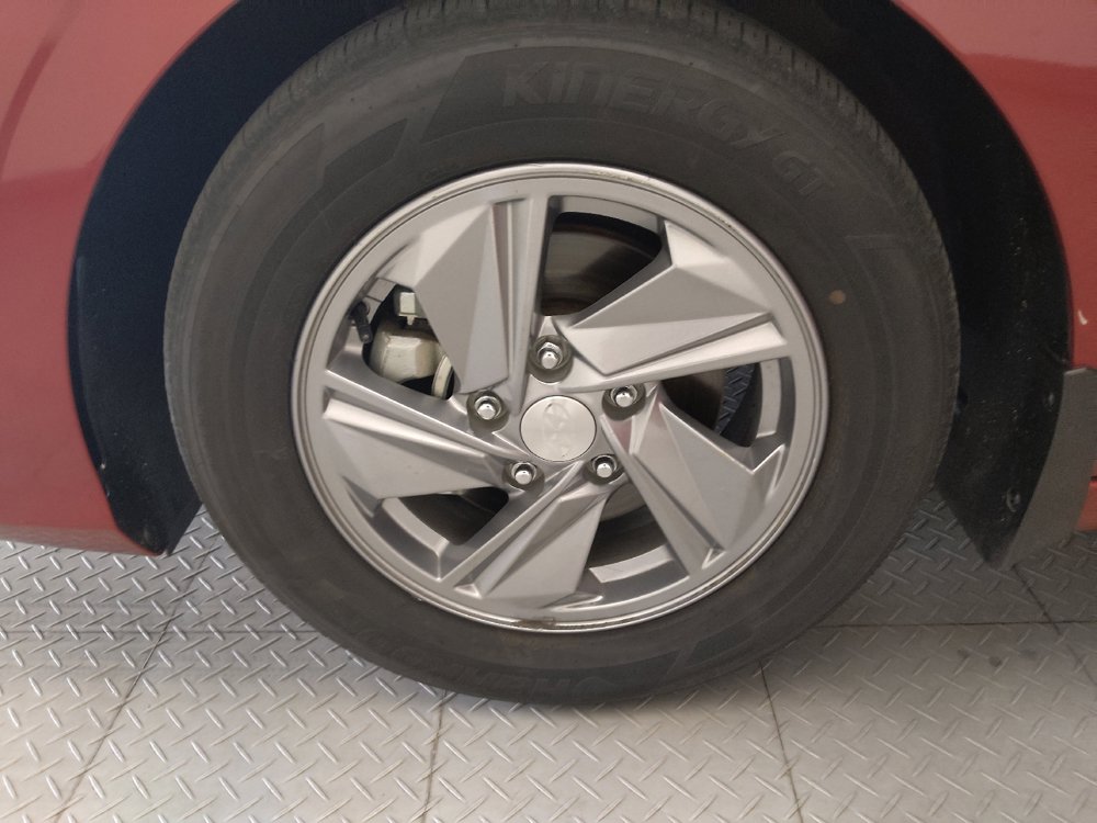 Used 2025 Hyundai Elantra SE FWD image 31