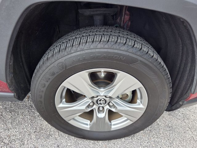 Used 2023 Toyota RAV4 LE AWD/4WD image 10