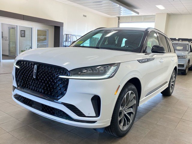 New 2026 Lincoln Aviator AWD w/ Jet Appearance Package image 4