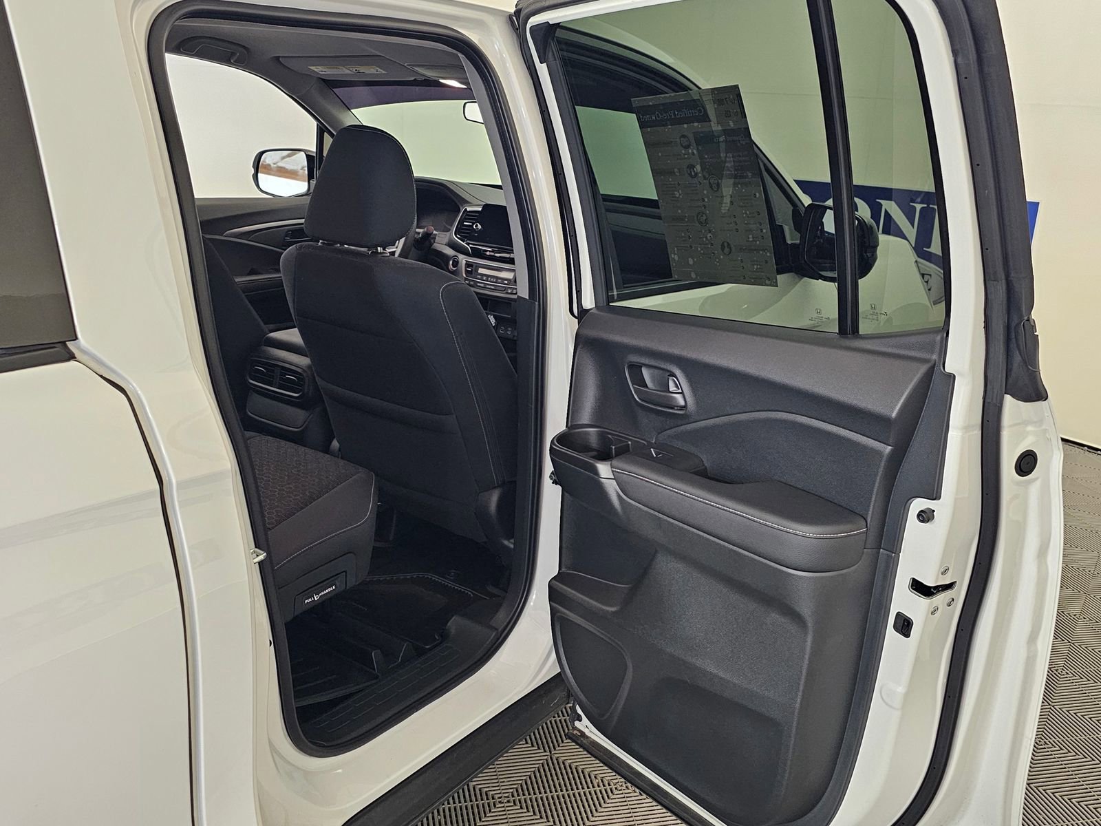 Used 2025 Honda Ridgeline Sport image 29