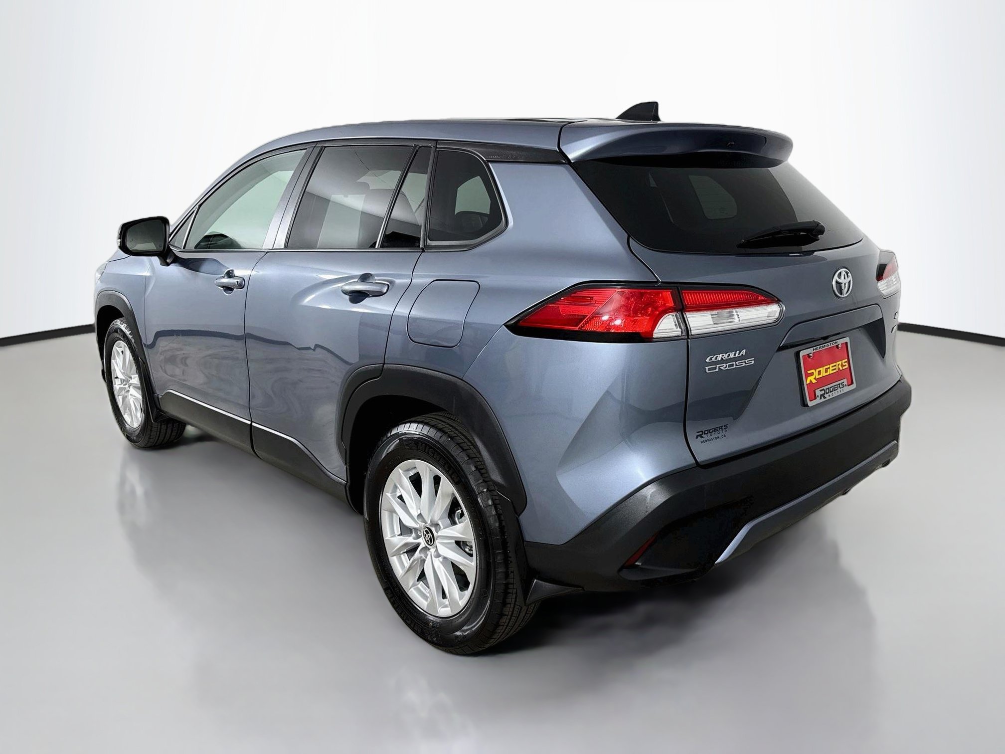 Used 2025 Toyota Corolla Cross LE AWD/4WD image 6