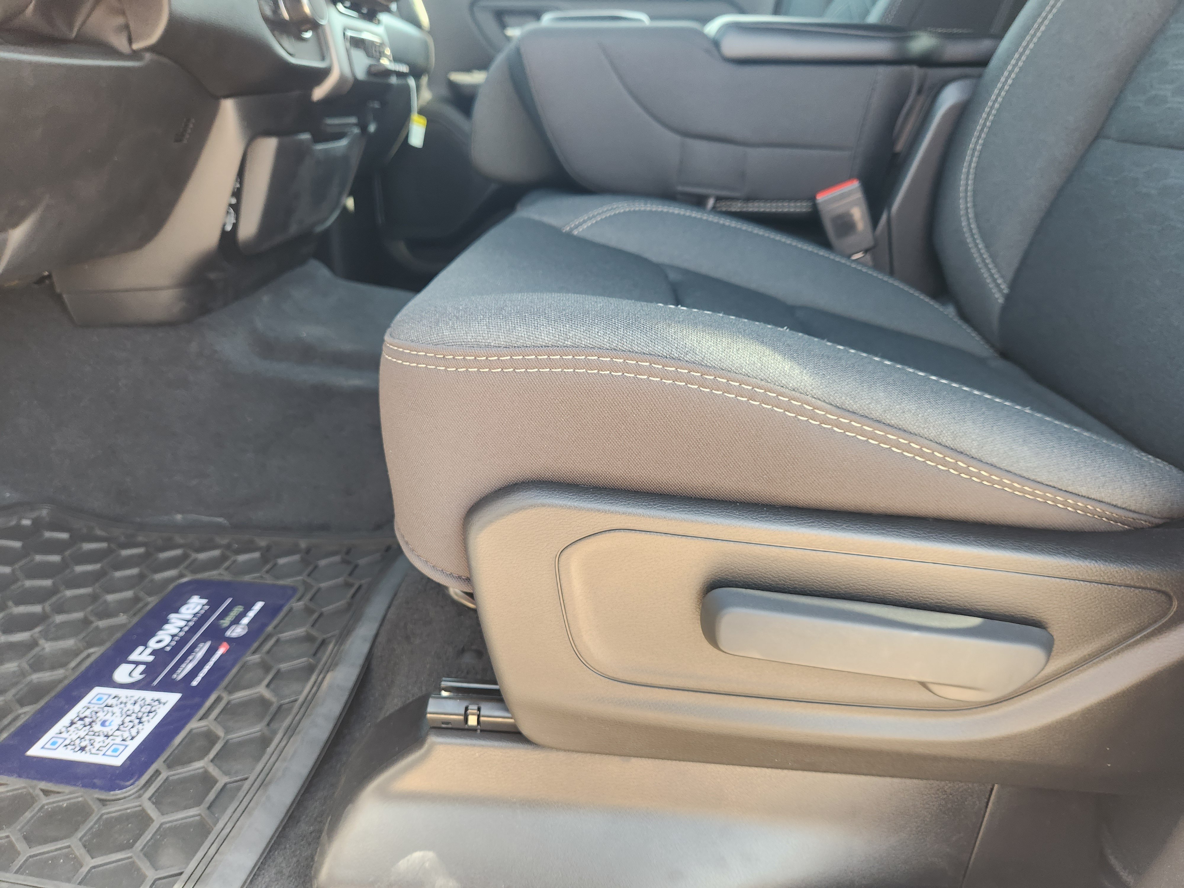 New 2026 RAM 1500 Express AWD/4WD image 17