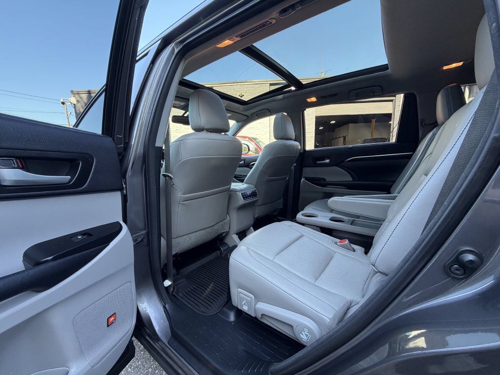 Used 2014 Toyota Highlander Limited Platinum AWD/4WD image 15