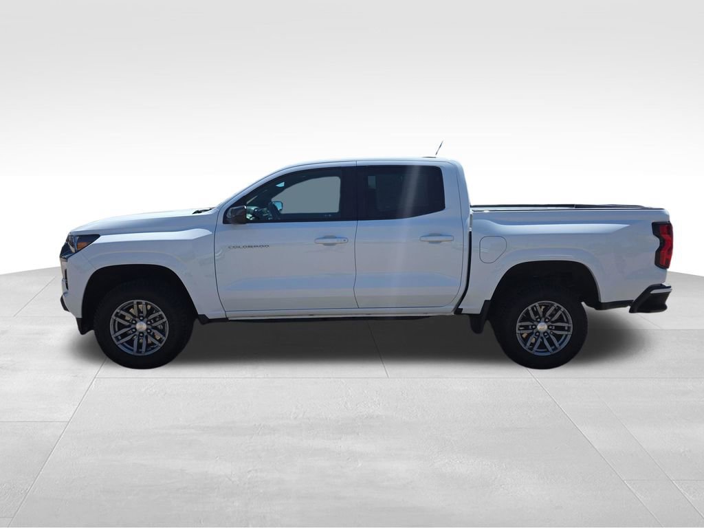 Used 2023 Chevrolet Colorado LT RWD image 2