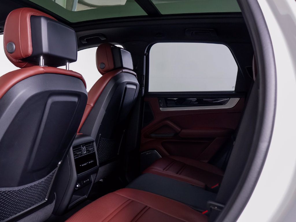 Certified 2026 Porsche Cayenne S AWD/4WD image 7