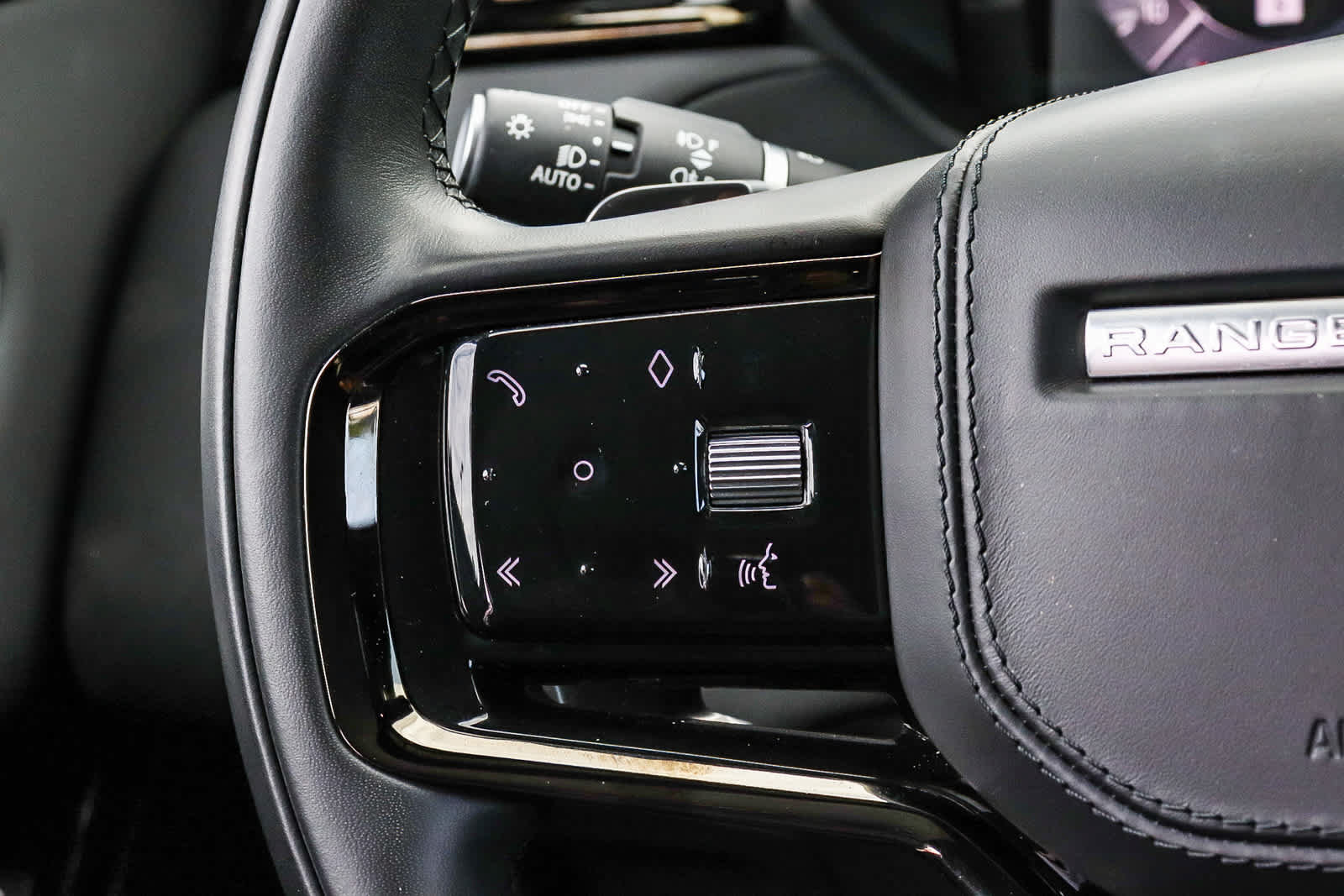 Used 2024 Land Rover Range Rover Velar Dynamic SE AWD/4WD image 19