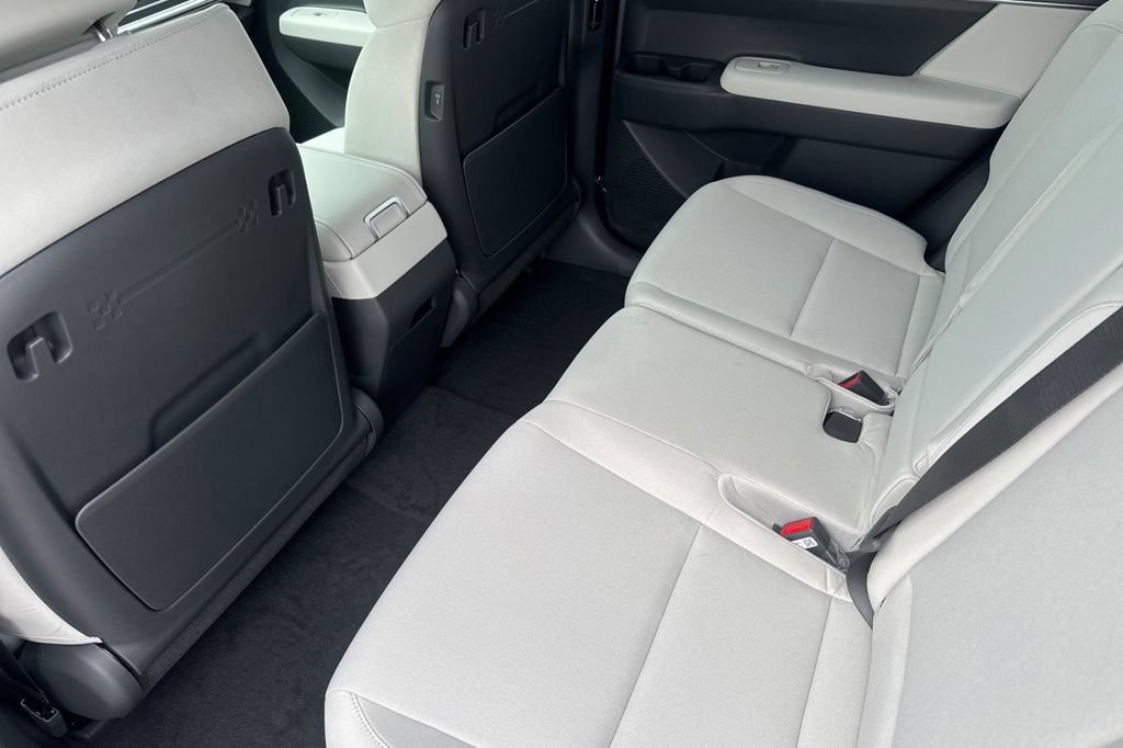 New 2026 Hyundai Santa Fe SE FWD image 13