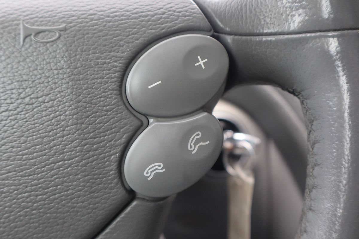 Used 2004 Mercedes-Benz SL 500 image 15