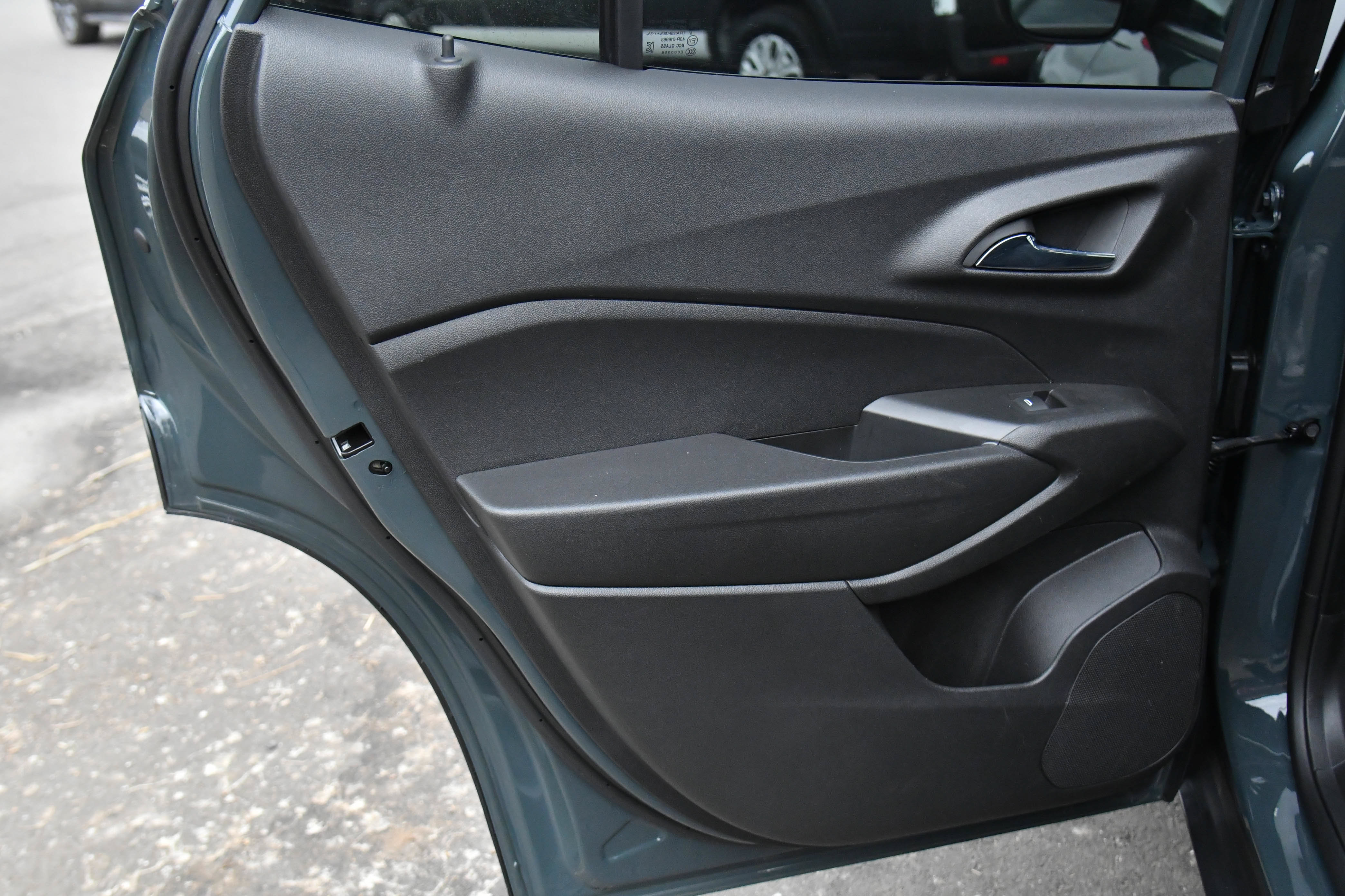 Used 2025 Chevrolet Trax LT FWD image 34