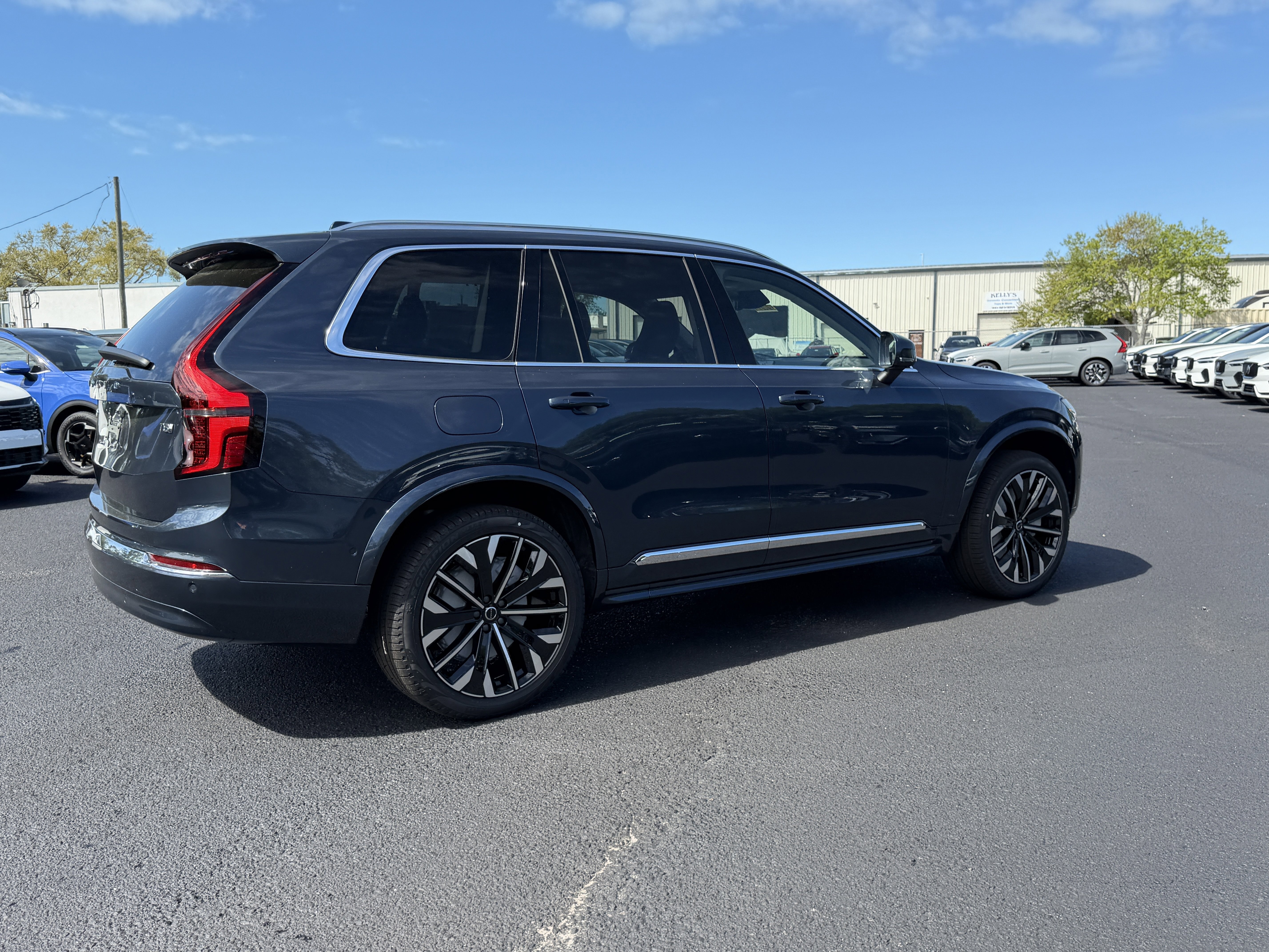 New 2026 Volvo XC90 T8 Ultra w/ Protection Package image 3