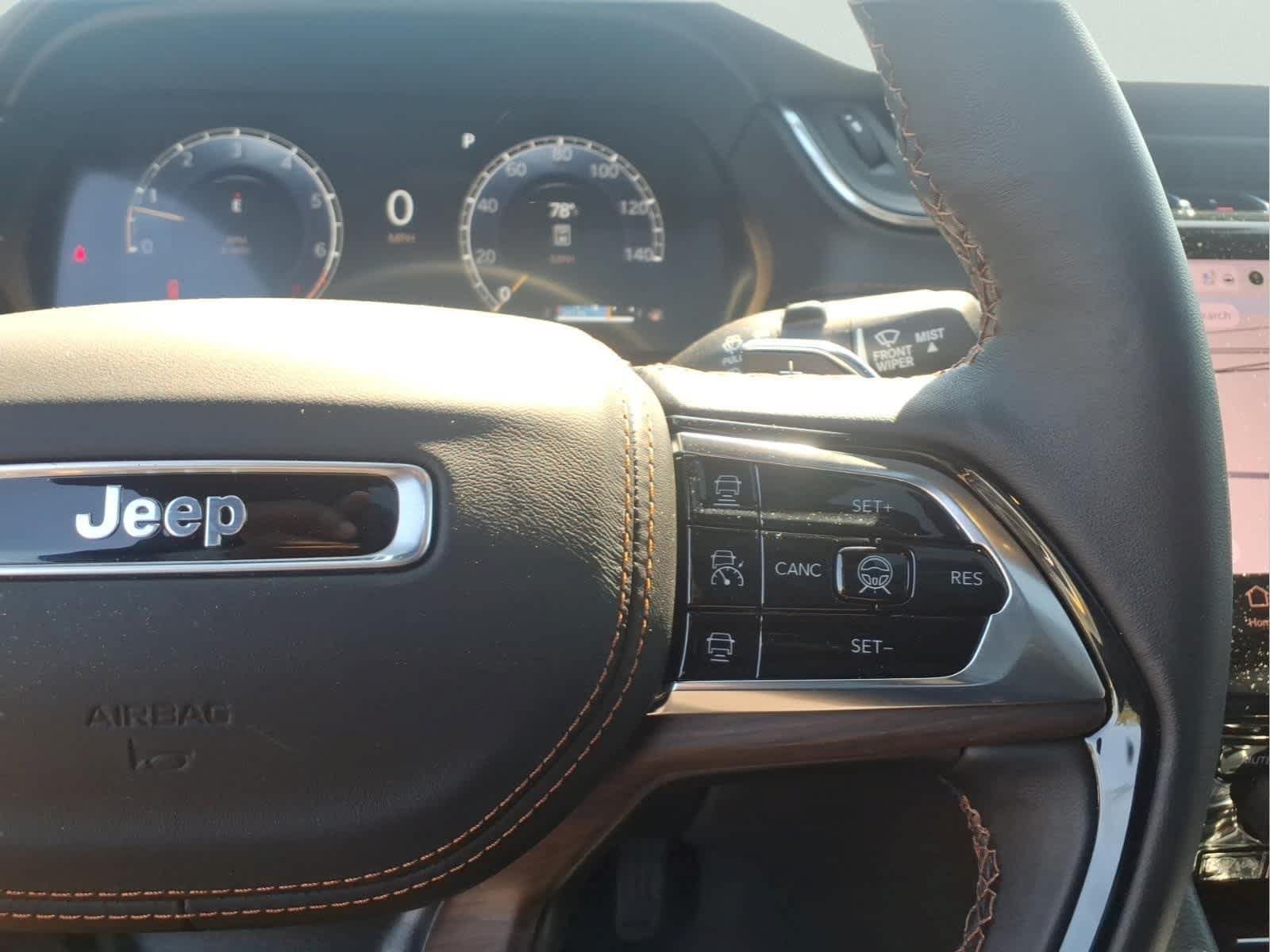 Used 2025 Jeep Grand Cherokee Summit w/ Obsidian Package AWD/4WD image 28