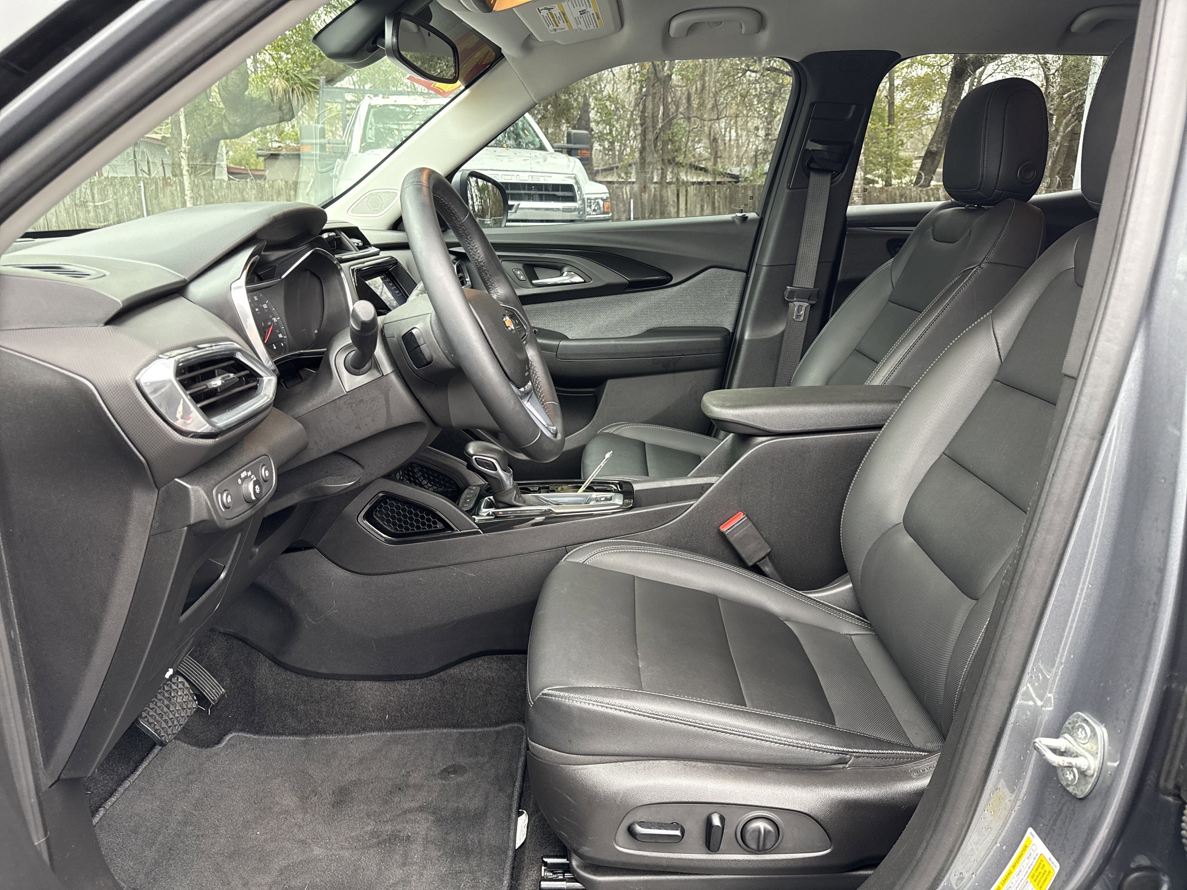 Used 2021 Chevrolet TrailBlazer LT w/ Premium Seating Package image 16
